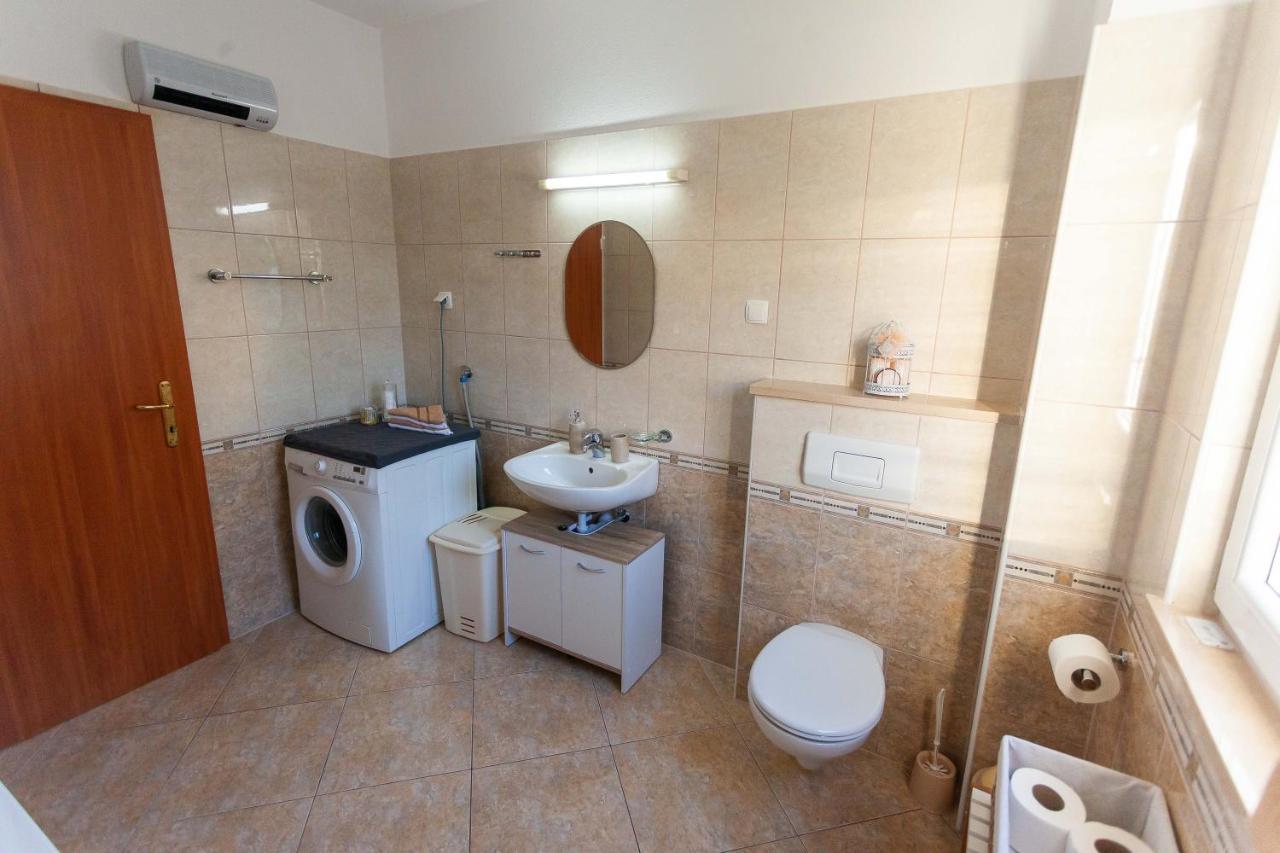 Apartment Jerry With Private Pool Milna  Extérieur photo