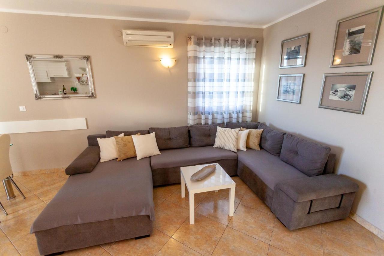 Apartment Jerry With Private Pool Milna  Extérieur photo